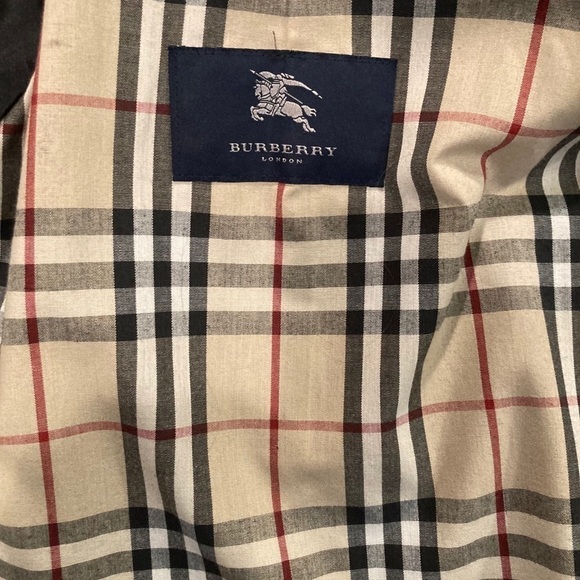 HP!! EUC Burberry black car coat size 2 - Picture 3 of 6